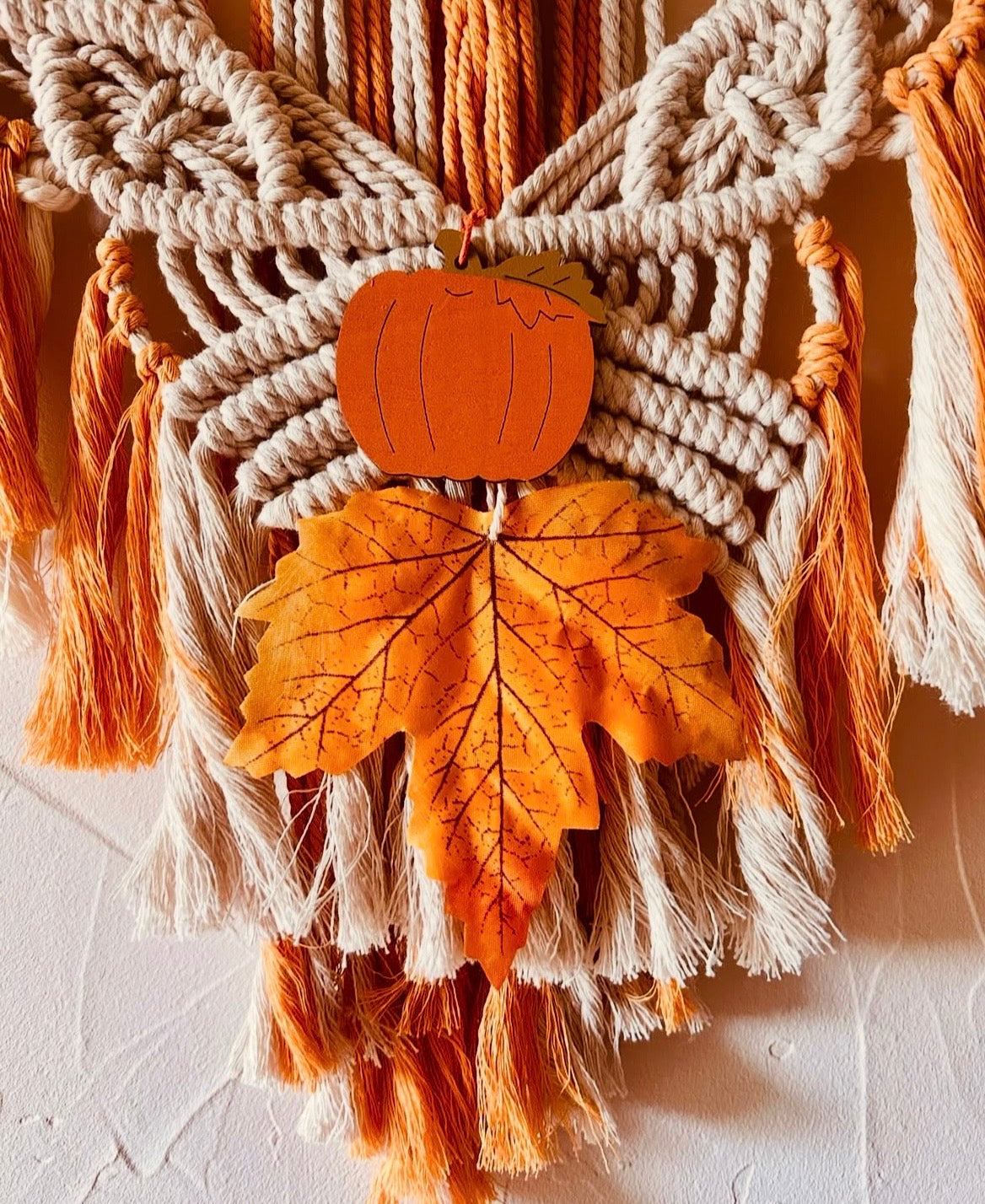 Macramé automnale feuille