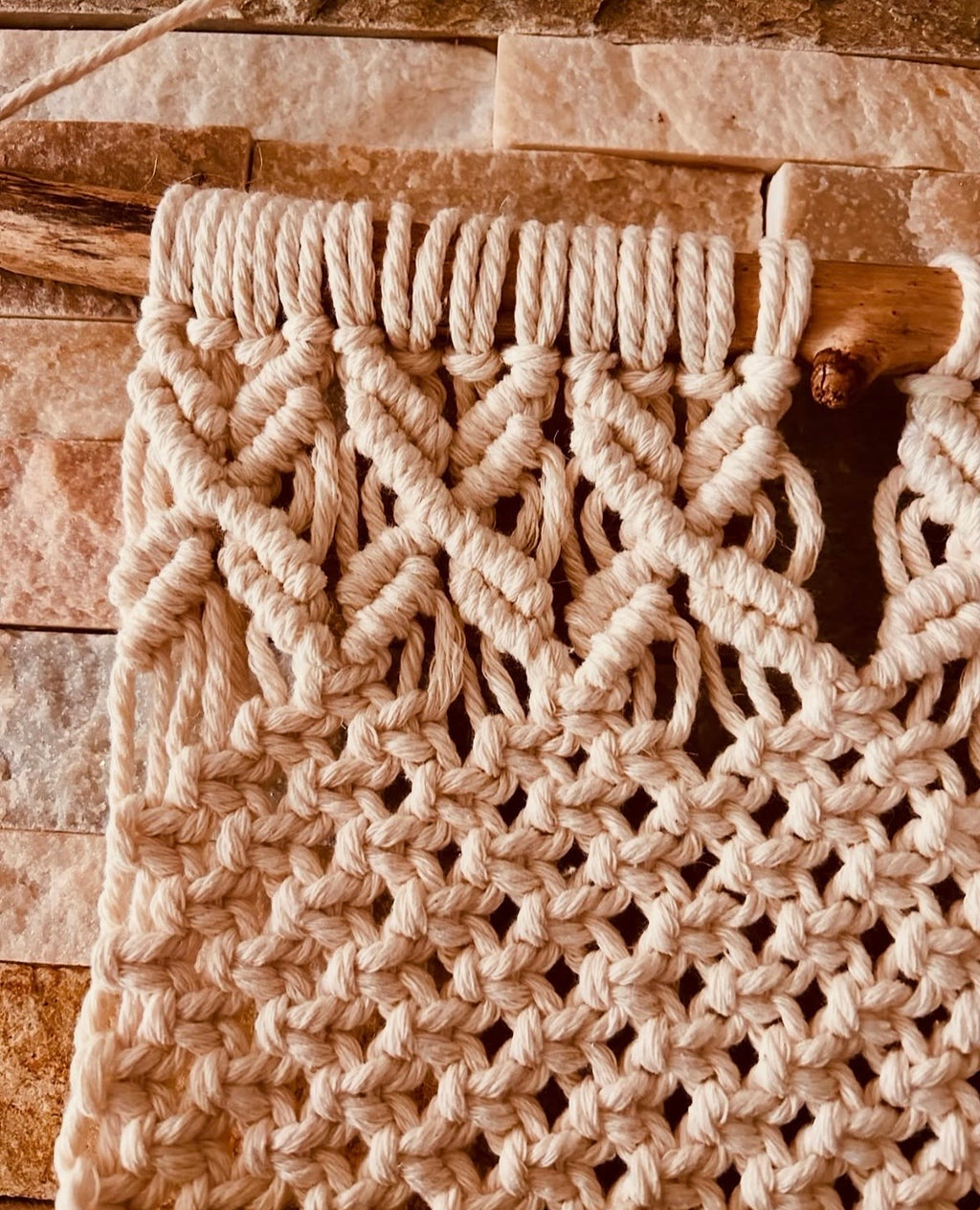 Rangement papier en macramé florale