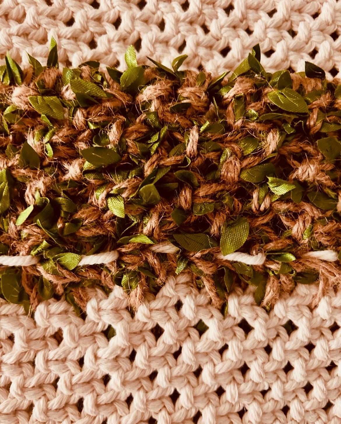 Rangement papier en macramé florale