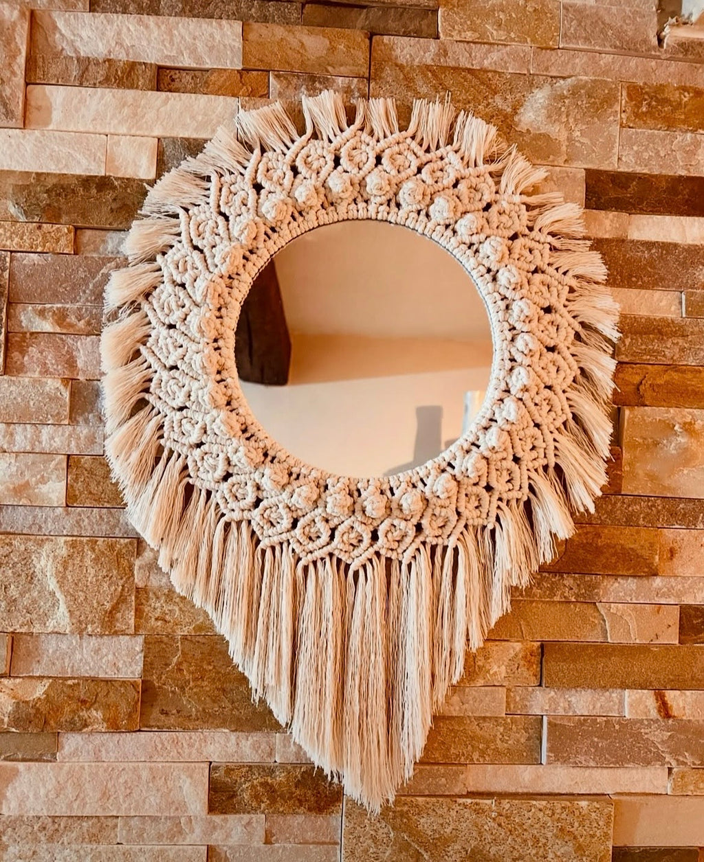 Miroir goutte en macramé